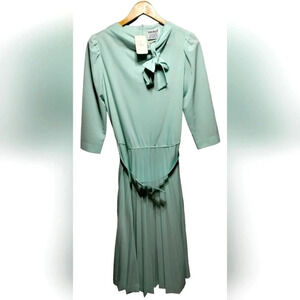 Jeann Durrell Pleated Dress‎ in Mint Green size 10 Vintage 70's Eclectic